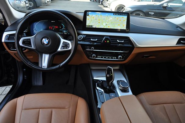 BMW 530 Touring xDrive 215 kW image number 12