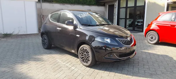 Car image 2