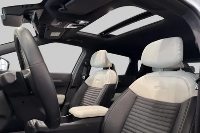 Car image 24