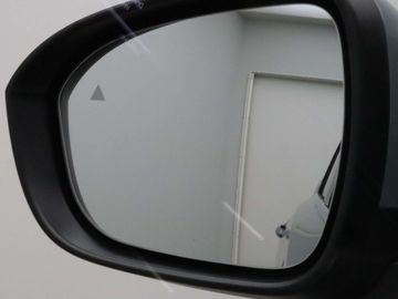 Car image 33