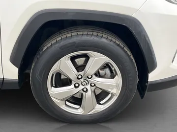 Car image 34