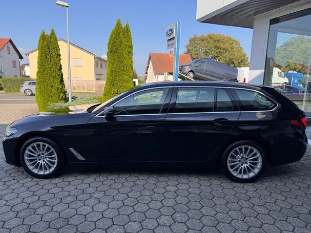 BMW 520d Touring Luxury Line 140 kW image number 3