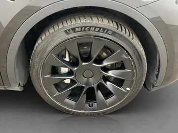 Car image 33