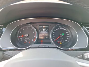 Car image 32