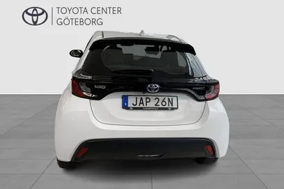 Car image 3