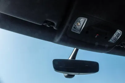 Car image 40