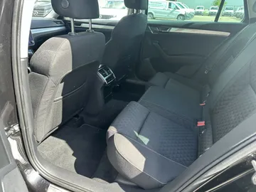 Car image 37