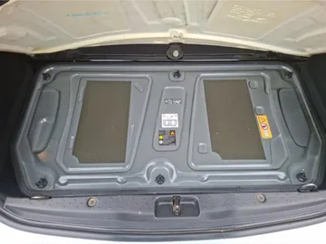 Car image 28