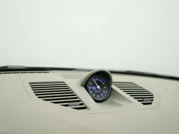 Car image 40