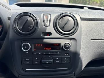 Car image 18