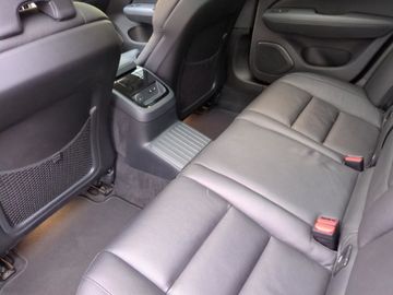 Car image 30