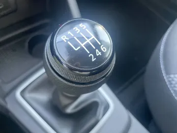 Car image 30