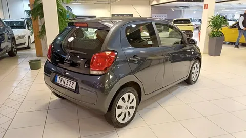 Car image 3