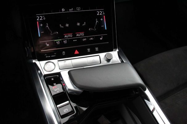 Audi e-tron 55 quattro Advanced 300 kW image number 17