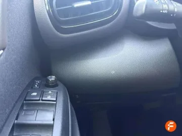 Car image 32