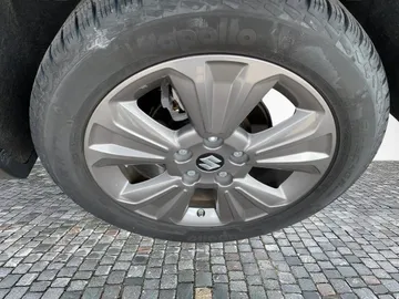 Car image 22
