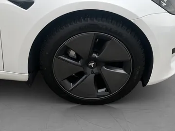 Car image 34