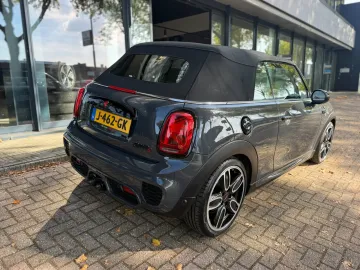 Car image 36