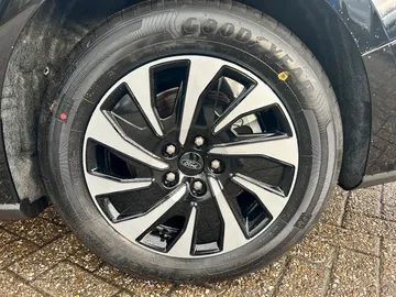 Car image 19