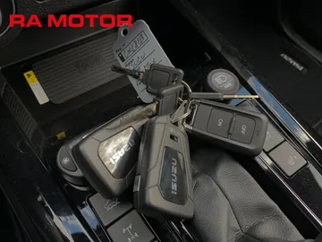Car image 26