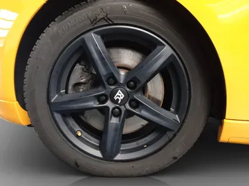 Car image 16