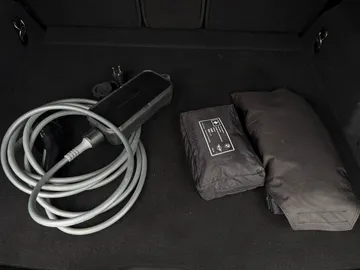 Car image 30