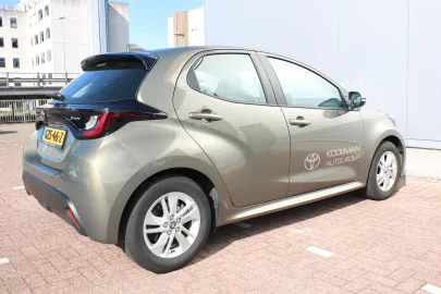 Car image 4