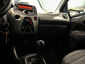 Car image 16