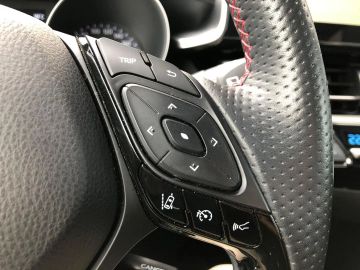 Car image 24