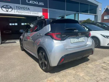 Car image 3