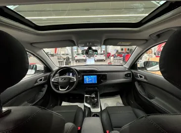 Car image 8