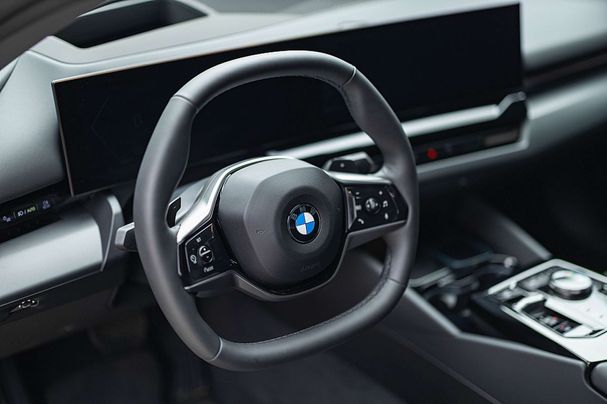 BMW 520i 153 kW image number 18