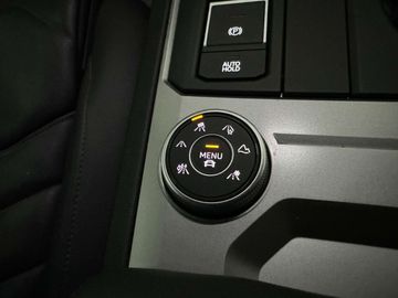 Car image 33