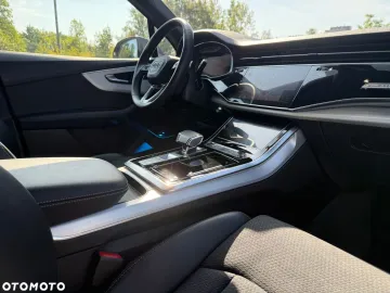 Car image 32