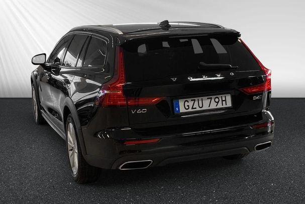 Volvo V60 Cross Country B4 AWD 147 kW image number 2