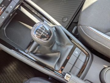 Car image 30