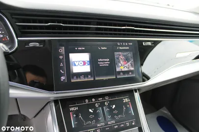 Car image 40