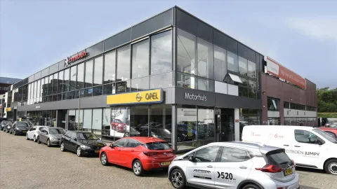 Car image 25