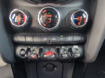 Car image 35