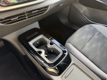 Car image 27