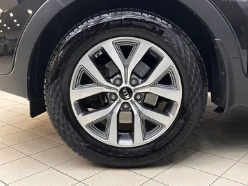 Car image 26