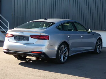 Car image 26