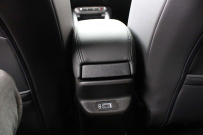 Car image 37