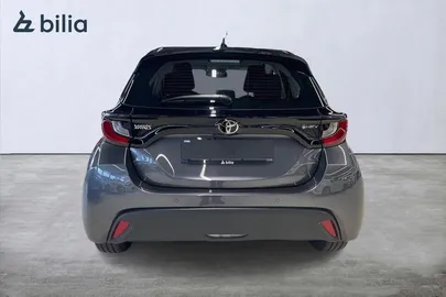 Car image 3