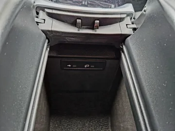 Car image 38