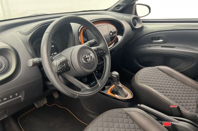 Car image 11