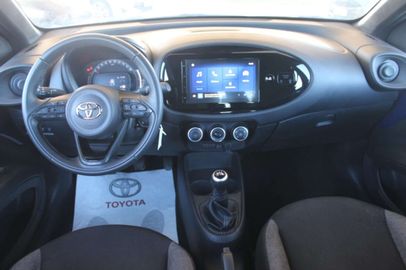 Car image 9