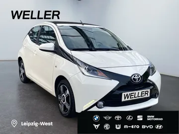 Car image 2