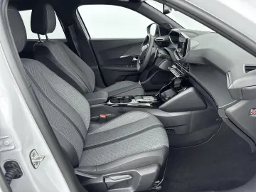 Car image 34