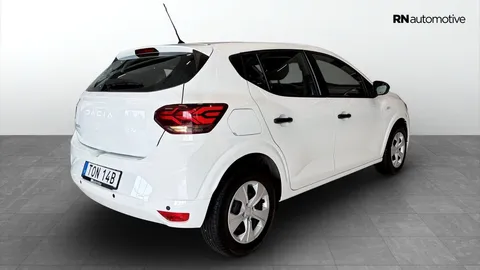 Car image 4